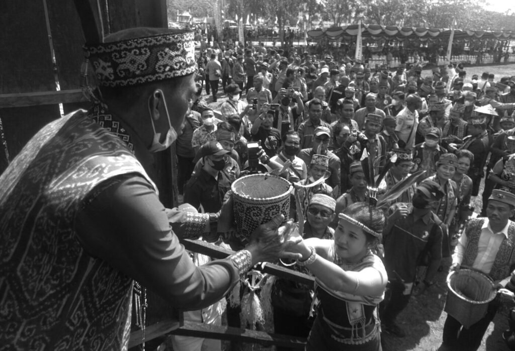 (Ilustrasi) Momen Gawai Adat Dayak Nosu Minu Podi tahun 2022 di Rumah Betang Raya Dori' Mpulor Sanggau (7/7/2022), foto : christtcg.