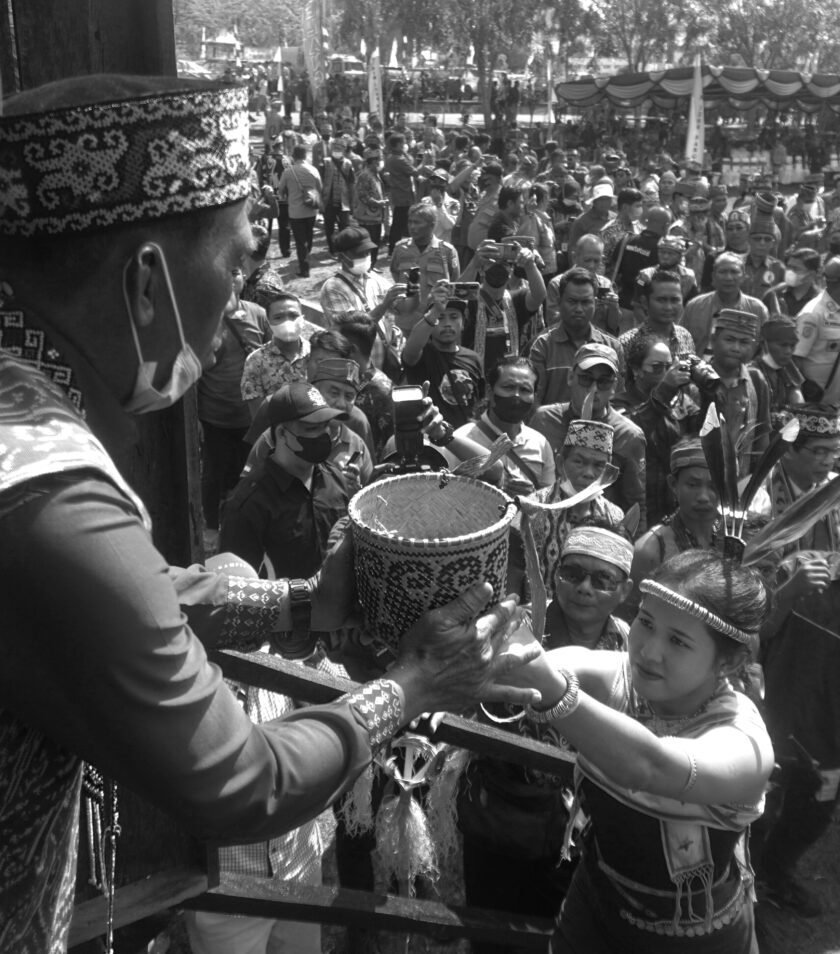 (Ilustrasi) Momen Gawai Adat Dayak Nosu Minu Podi tahun 2022 di Rumah Betang Raya Dori' Mpulor Sanggau (7/7/2022), foto : christtcg.