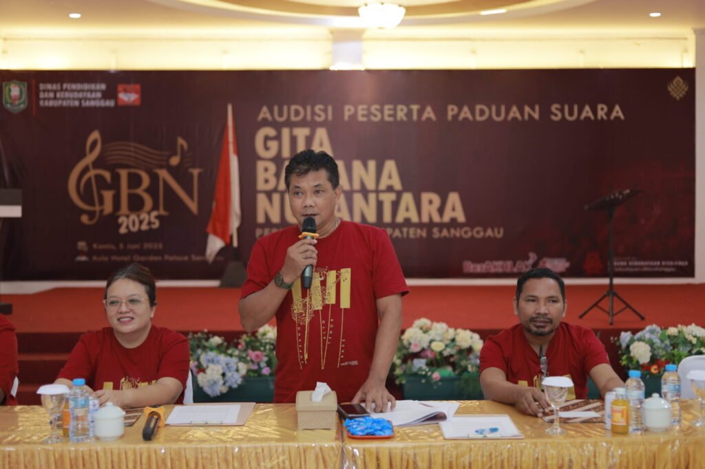 Arahan Kabid Kebudayaan, Pasianus Purwandi sebelum audisi Gita Bahana Nusantara tingkat Kabupaten Sanggau dimulai di Aula Hotel Garden Palace Sanggau Rabu (05/06/2025).