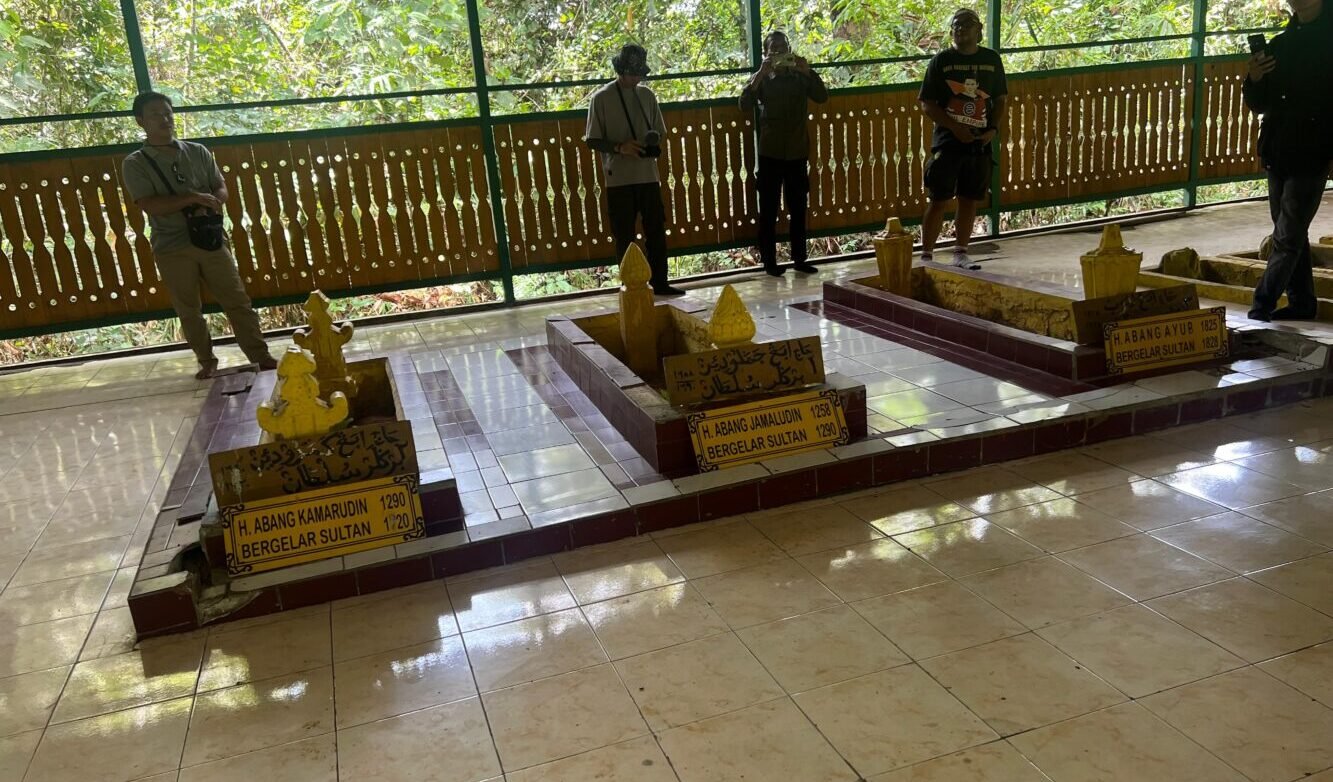 Makam Raja-Raja Mengkiang
