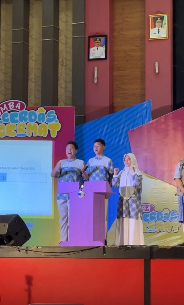 SMPIT AL KAHFI-JUARA LOMBA CERDAS CERMAT TINGKAT SMP/MTs Se-Kabupaten Sanggau