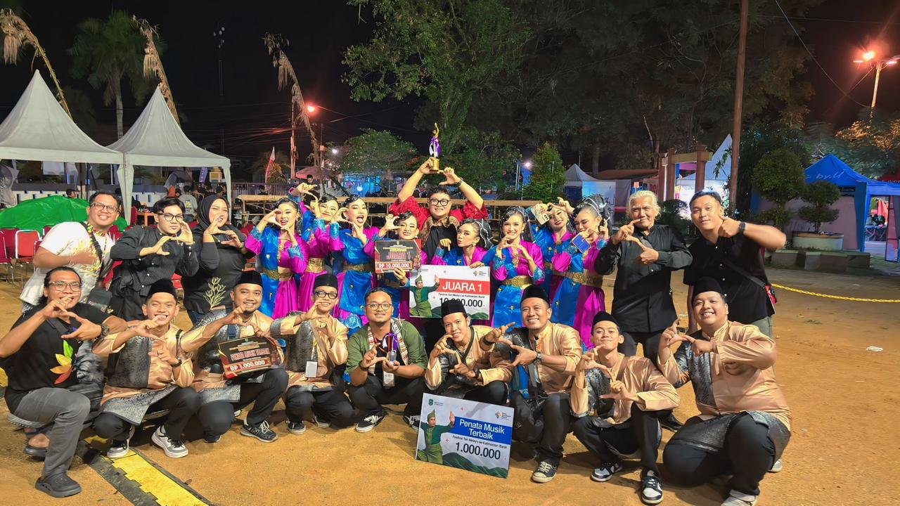 Photo by @kingnizammc — Momen kebanggaan peserta utusan Sanggau di ajang Pekan Kebudayaan Daerah